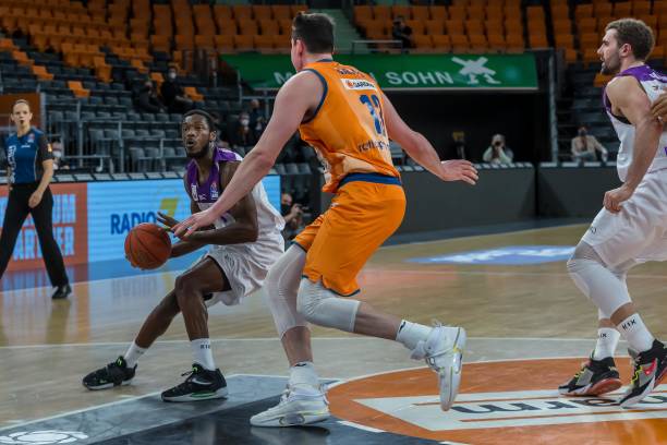 我们在防守 我们在防守