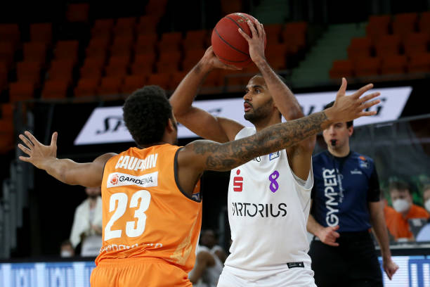 展本土球员 展本土球员