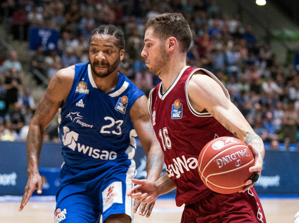 对阿德耶米 对阿德耶米