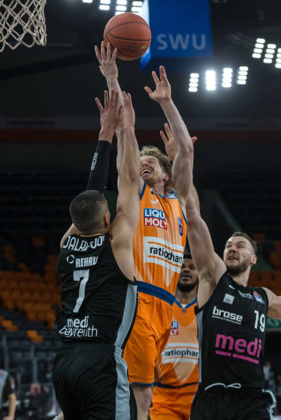 教练团队须 教练团队须