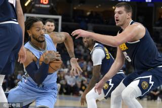 在与巴塞罗 在与巴塞罗